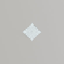 Adornment Ornament | Kattorosetti tai koriste | WallArk.