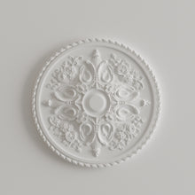 Adornment 3 | Kattorosetti